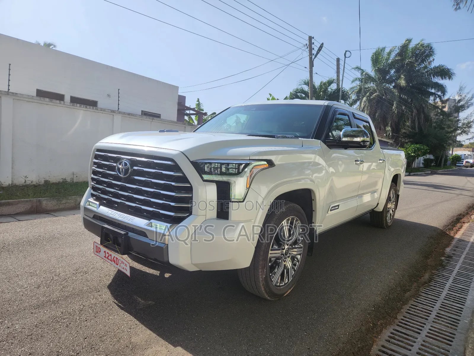 Toyota Tundra Platinum CrewMax 5.5' Bed White thumbnail 2
