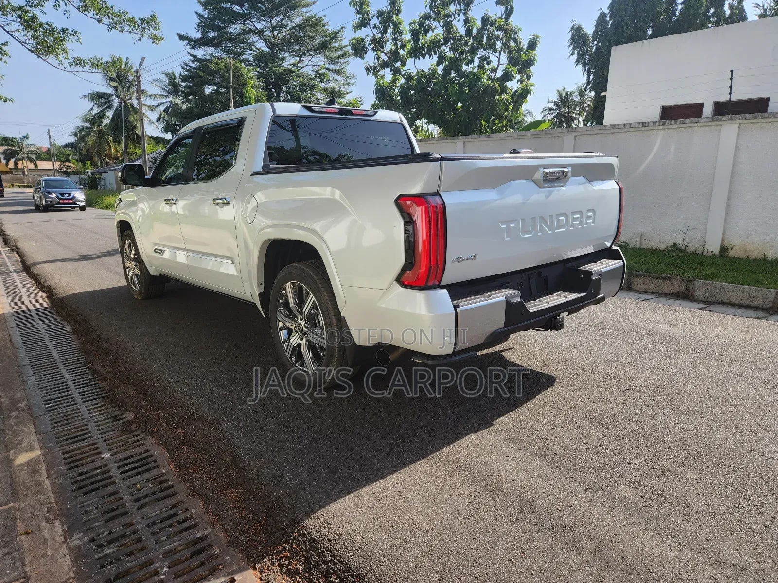 Toyota Tundra Platinum CrewMax 5.5' Bed White thumbnail 7