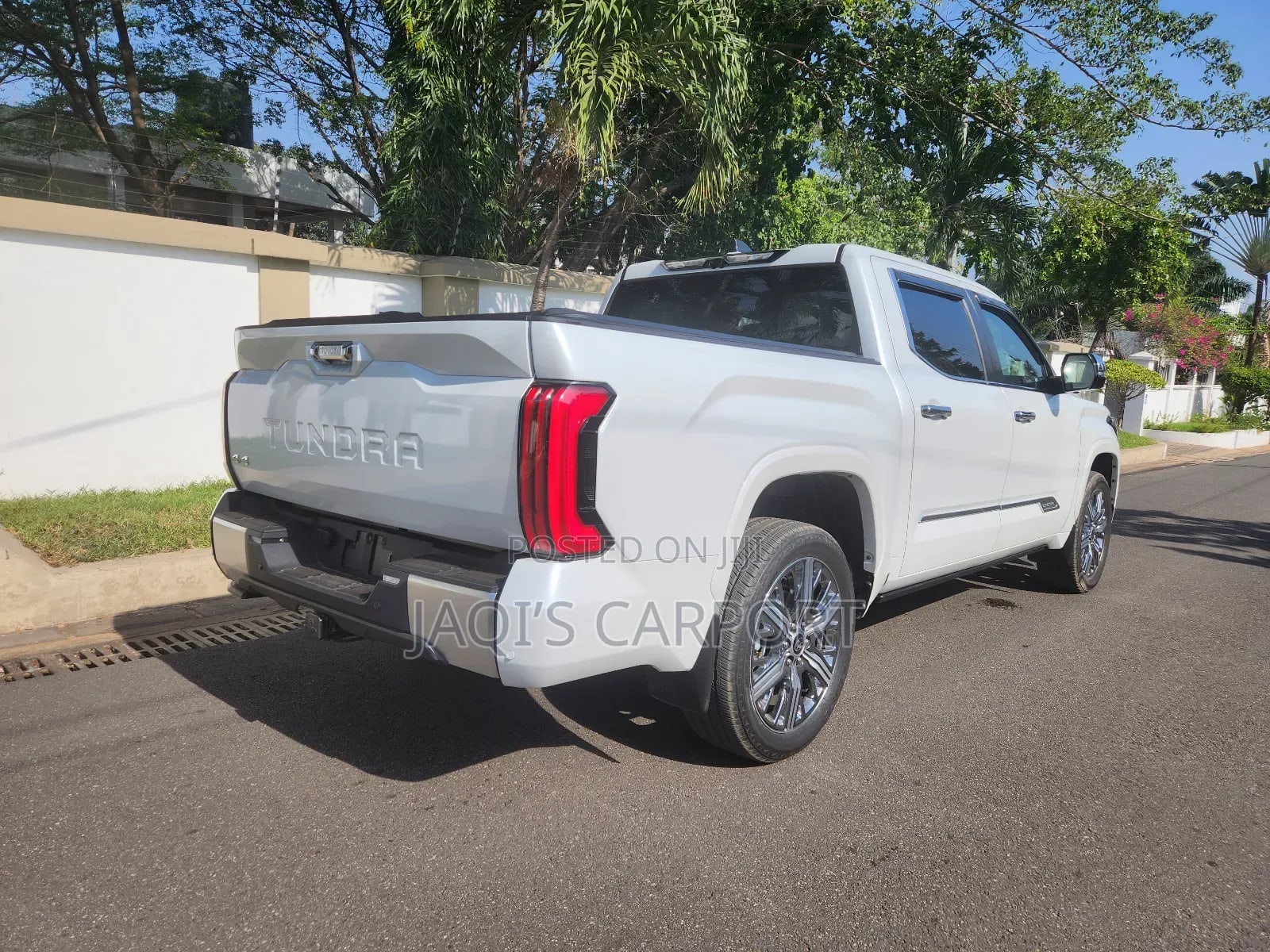 Toyota Tundra Platinum CrewMax 5.5' Bed White thumbnail 9