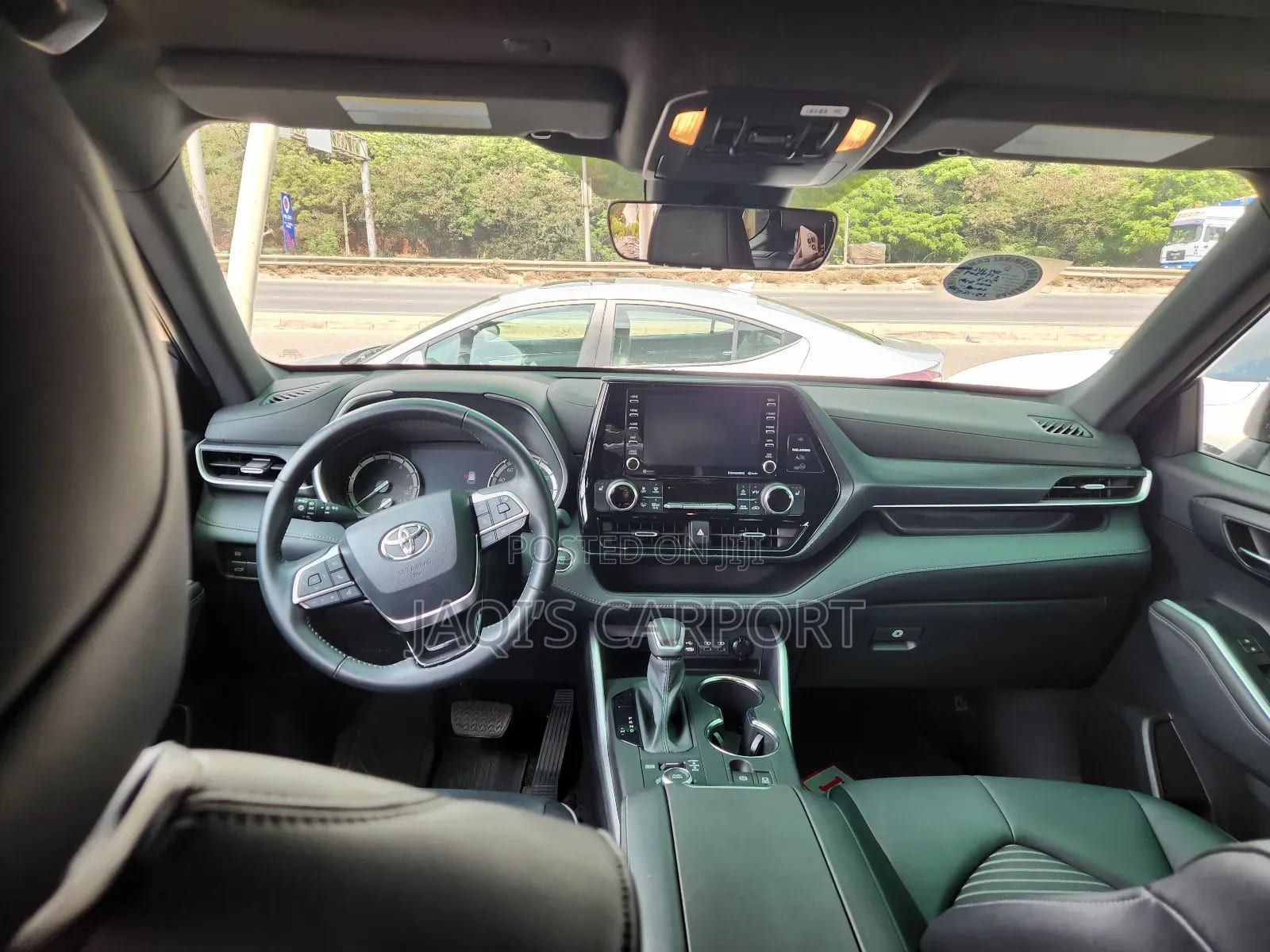 Toyota Highlander XSE 2022 Gray thumbnail 4