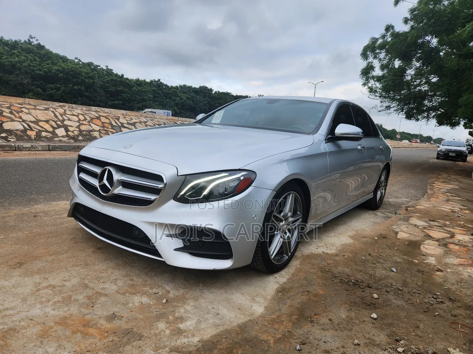 Mercedes-Benz E300 2017 Silver thumbnail 2