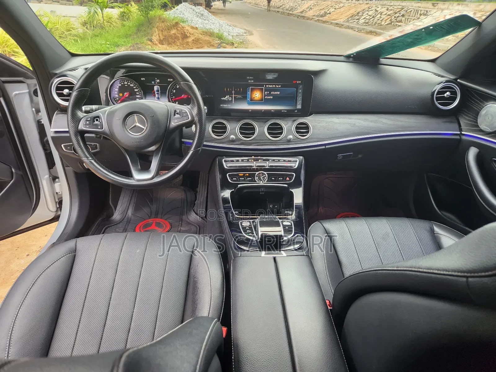 Mercedes-Benz E300 2017 Silver thumbnail 4