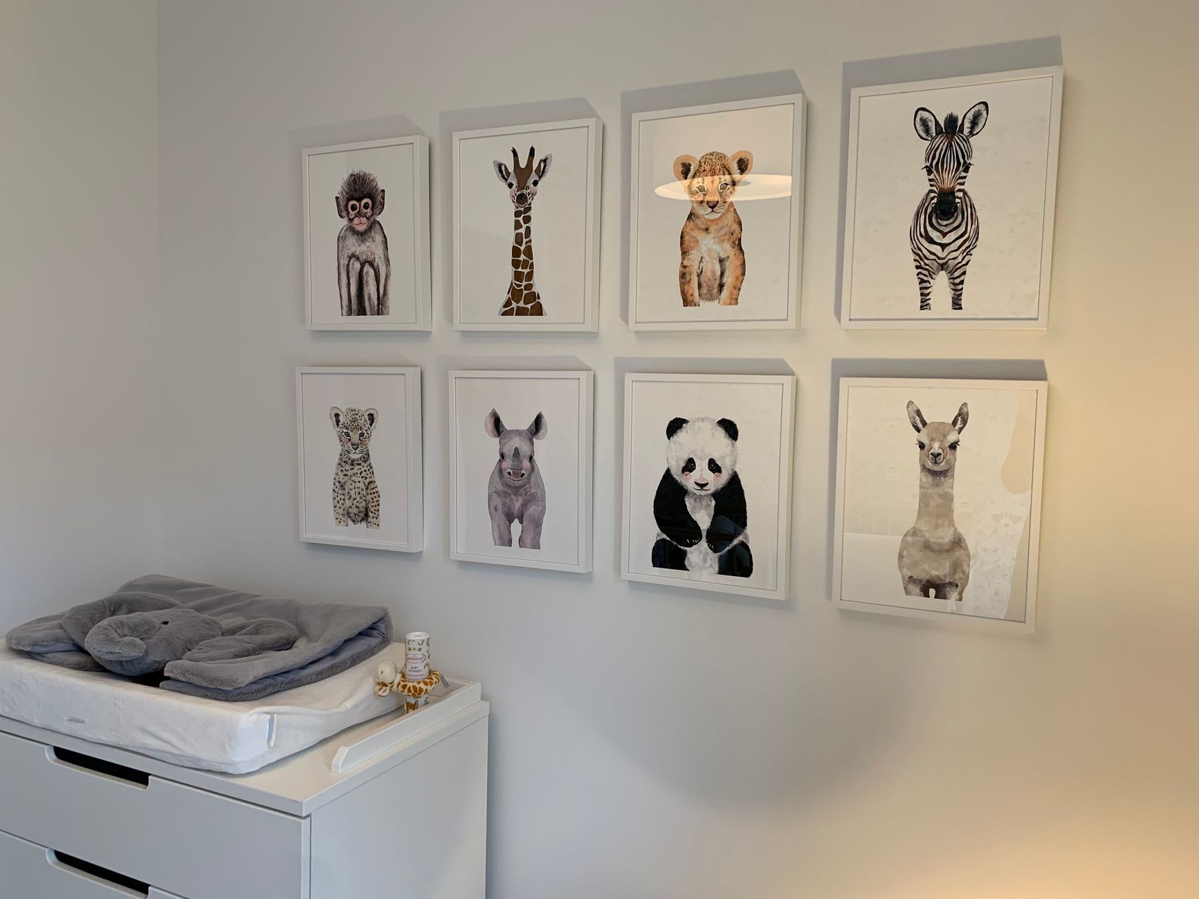 Giraffe Neon Signs Add Charm to Kids’ Rooms and Safari Spaces