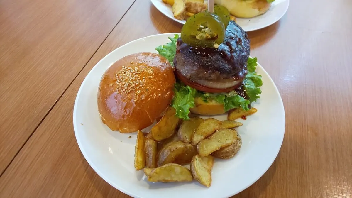 ぬぬおでかけ 神保町近辺~ハンバーガーと赤ずきんカフェ
