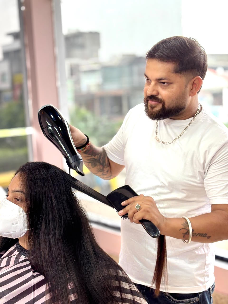Vicky Hair Studio logo