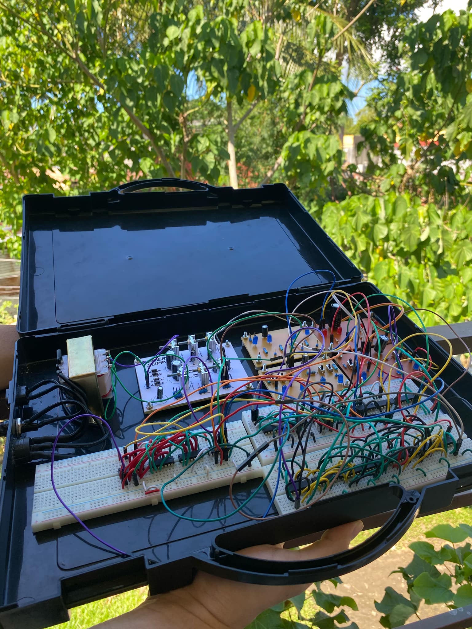 4-bit Arithmetic Logic Unit using 74LS IC