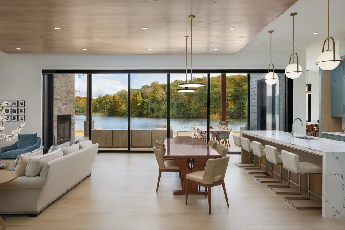 Waterfront architectural living