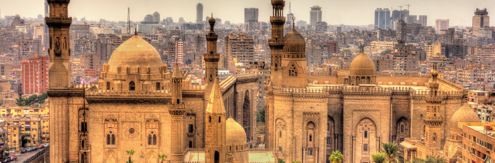 Mezquita de Al-Rifa'i - El Mausoleo Real que Desafía al Tiempo en el Corazón de El Cairo Islámico