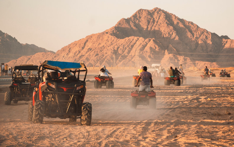 Ruta en quad entre dunas y paisajes desérticos de El Gouna