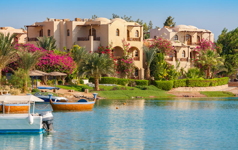 Panorámica de El Gouna con sus lagunas y resorts costeros