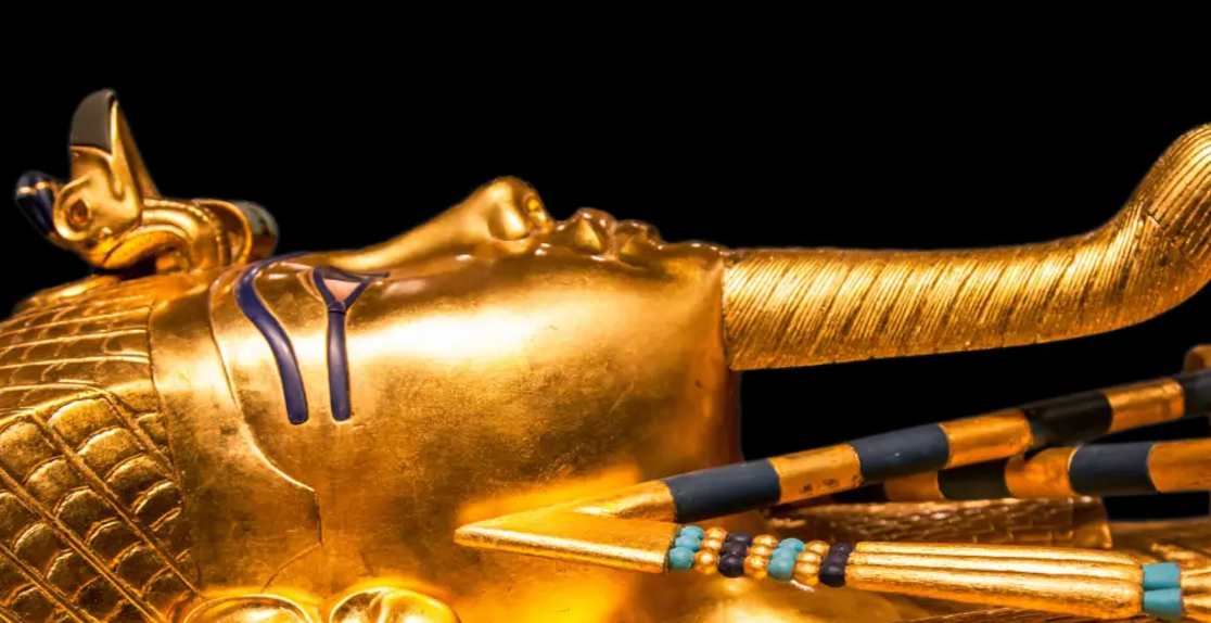 Maschera funeraria dorata di Tutankhamon, faraone tutankhamon