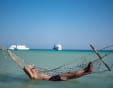 egitto dove andare al mare, un uomo al mar rosso