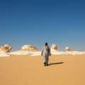 una coppia nel deserto, egitto deserto del sahara