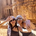 Due Raggaze a Petra, tour giordania 4 giorni