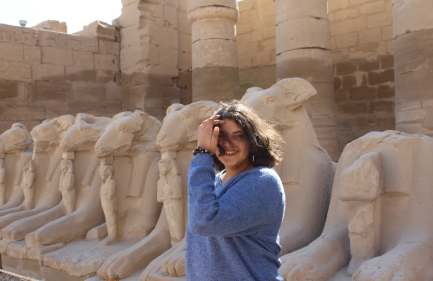 Spettacolo di Suoni e Luci al Tempio di Karnak, Una donna al Karnak