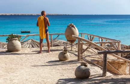 Escursione di immersione, Un uomo davanti al mar rosso