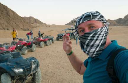 Tour di Motorata e Cammellata e Cena Beduina a Sharm, un gruppo al deserto