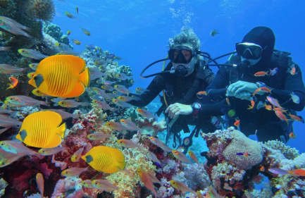Due persone sotto il Mare, egitto natale 2025