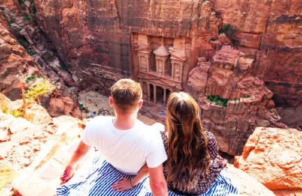 Donna e Uomo a Petra, tour giordania 5 giorni