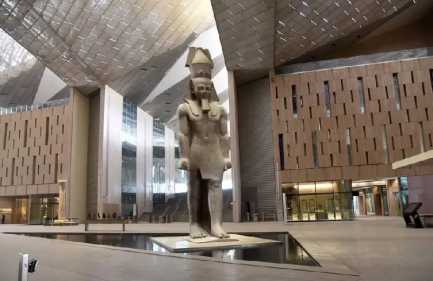la statua di Ramsis al grande museo egizio