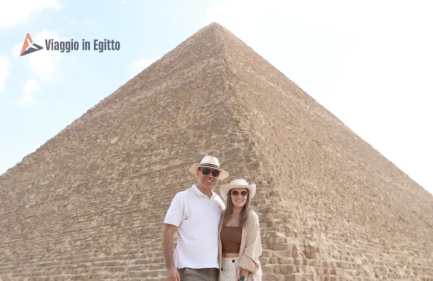 Donna e Uomo alle Piramidi, crociere lago nasser