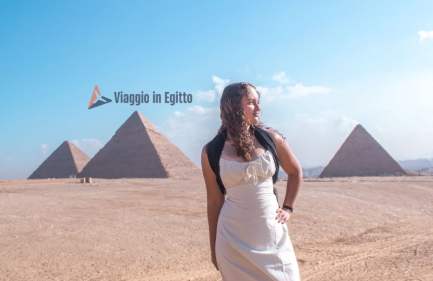 una donna davnti alle piramidi, tour cairo