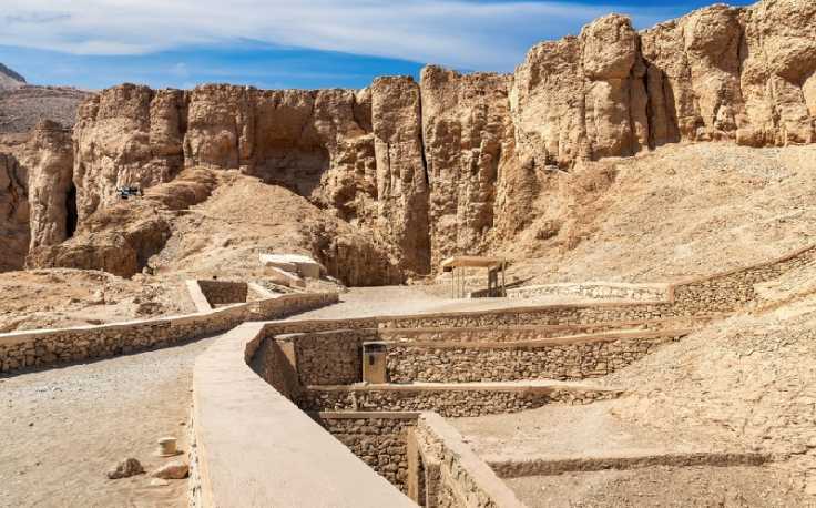 tomba di seti i,  Sito del cimitero dall'esterno