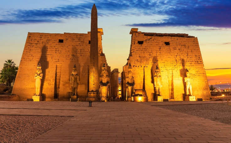 Eclissi 2027, le grandissimi statue a Luxor