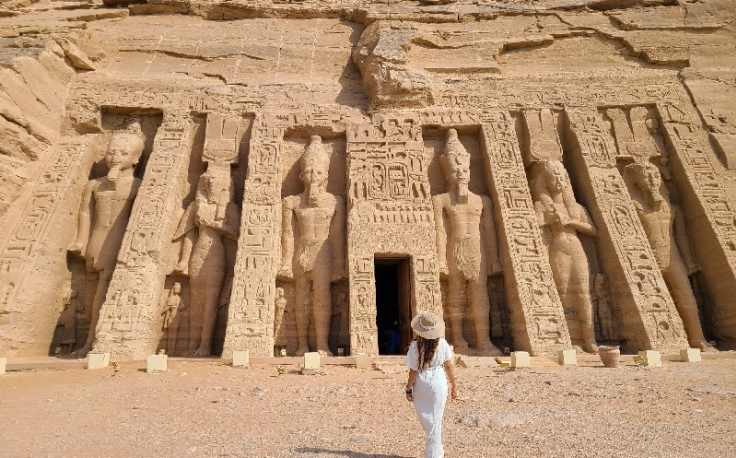 Egitto Agosto, una donna a luxor