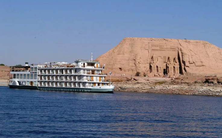 Cosa fare in Egitto a dicembre? una crociera davanti al tempio di abu simbel