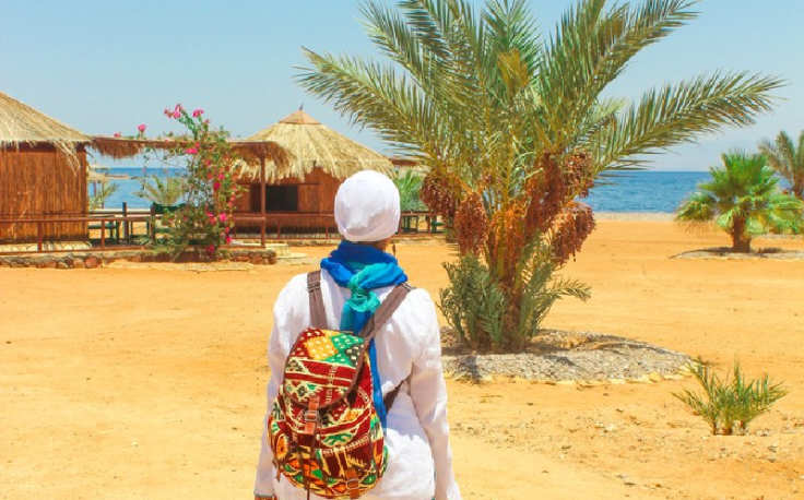 Taba Mar Rosso, una donna al deserto in Egitto