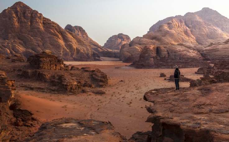 Dove si trova Petra, un uomo a Giordania