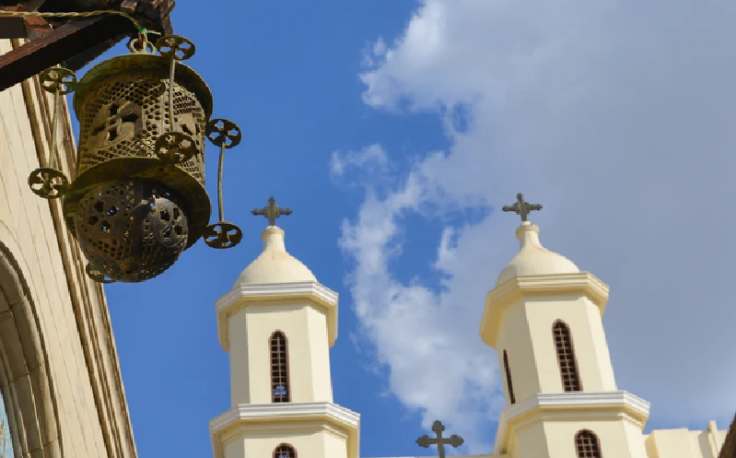 Chiesa Sospesa, la campana davanti alla chiesa