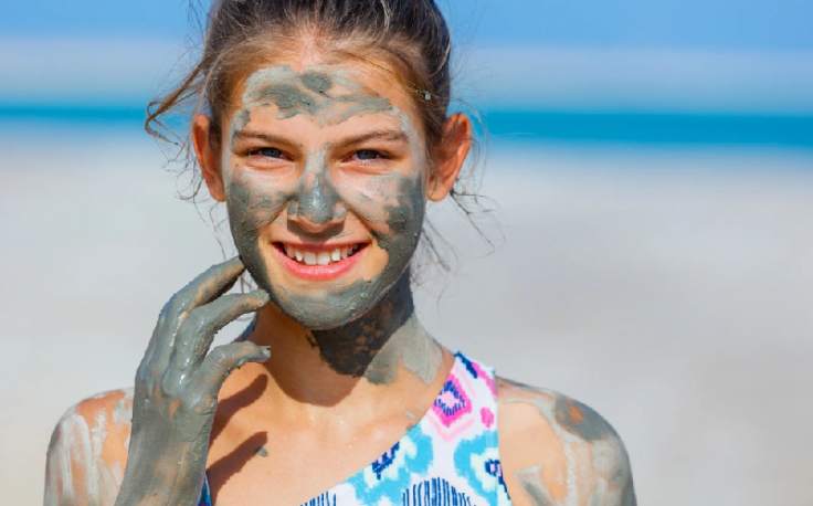 il mar morto giordania petra, una ragazza al mare