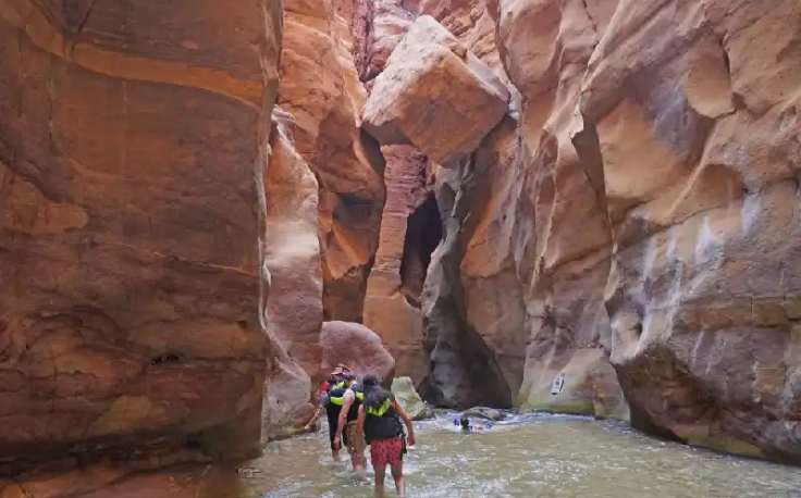 wadi mujib, un uomo al wadi di mujib