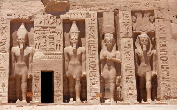 l'ingresso del tempio di nefertari