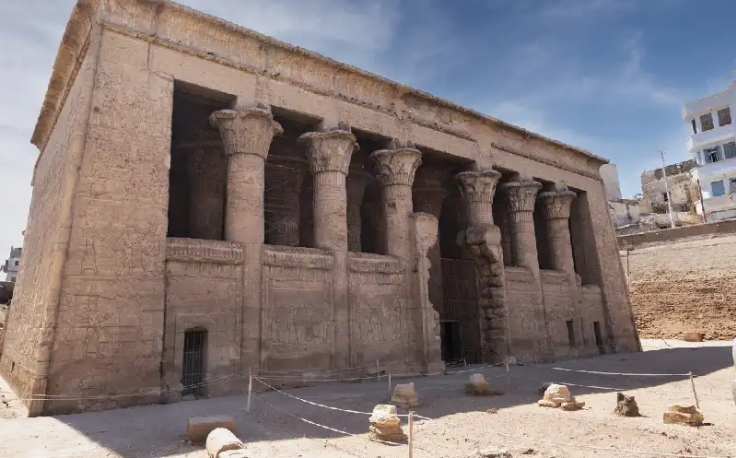il tempio di esna in egitto , esna