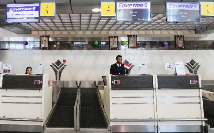 lo sportello dei bagali in un aeroporto egiziano , aeroporti in egitto
