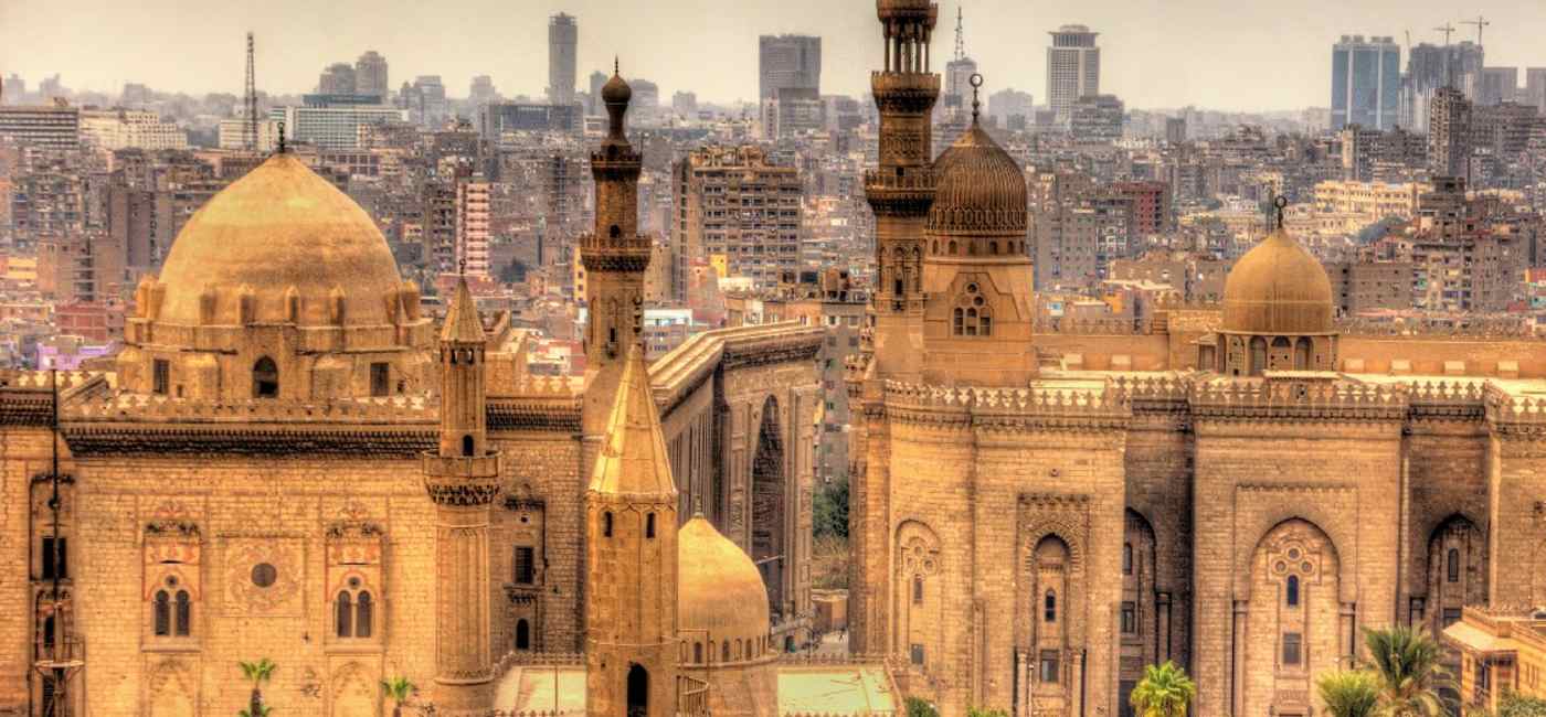 Mezquita de Al-Rifa'i - El Mausoleo Real que Desafía al Tiempo en el Corazón de El Cairo Islámico