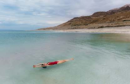 Relajación en el Mar Muerto de Jordania