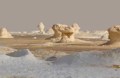 Formaciones rocosas de caliza blanca en el desierto blanco de Egipto