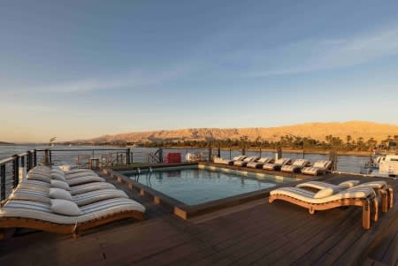 DWA nile cruise, Nile Cruise New Year