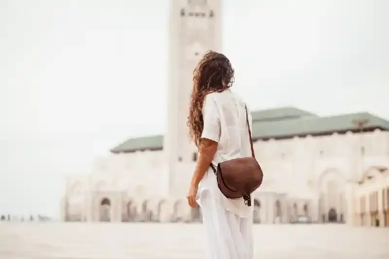 una turista a casablanca , tour marocco citta imperiali