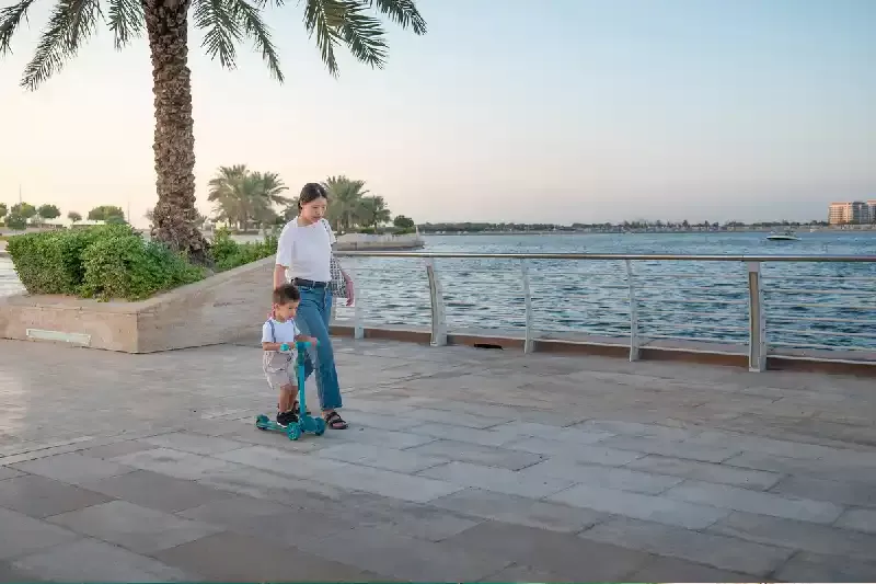 una donna ad Abu Dhabi , Abu Dhabi