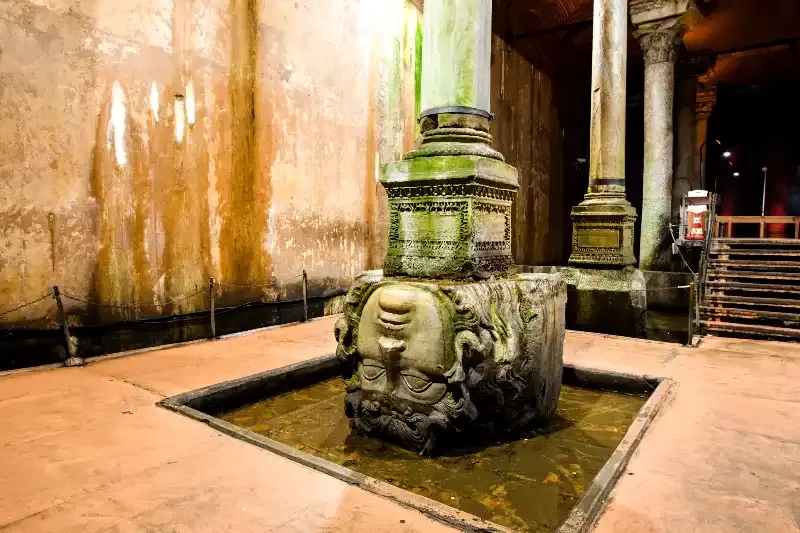 la basilica Cisterna dall'interno , Basilica Cisterna