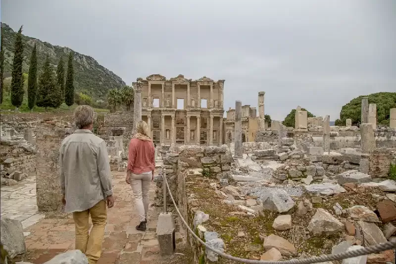 una coppia ad efeso , Izmir