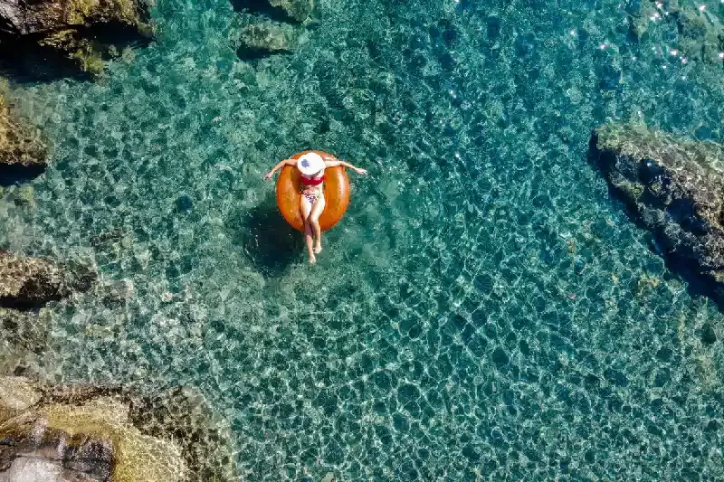 una donna al mare di bordum , bordum