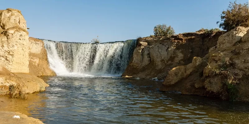 cascada natural de Wadi el Rayan