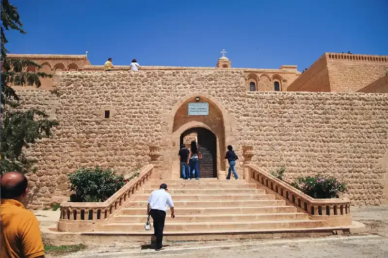 una chiesa a Midyat  , Midyat