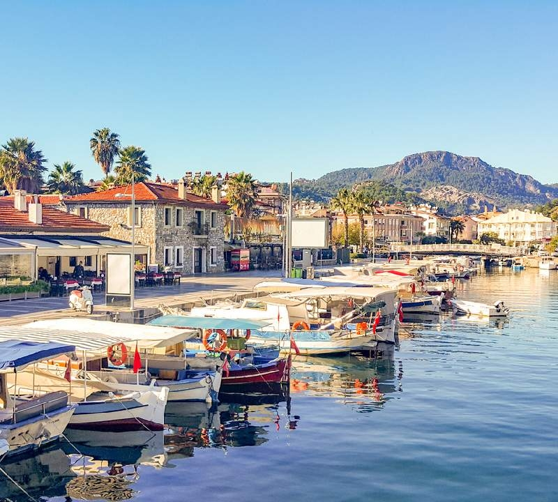 Vista da Marina de Marmaris, na Turquia. A cidade portuária é um destino turístico popular na Riviera Turca.